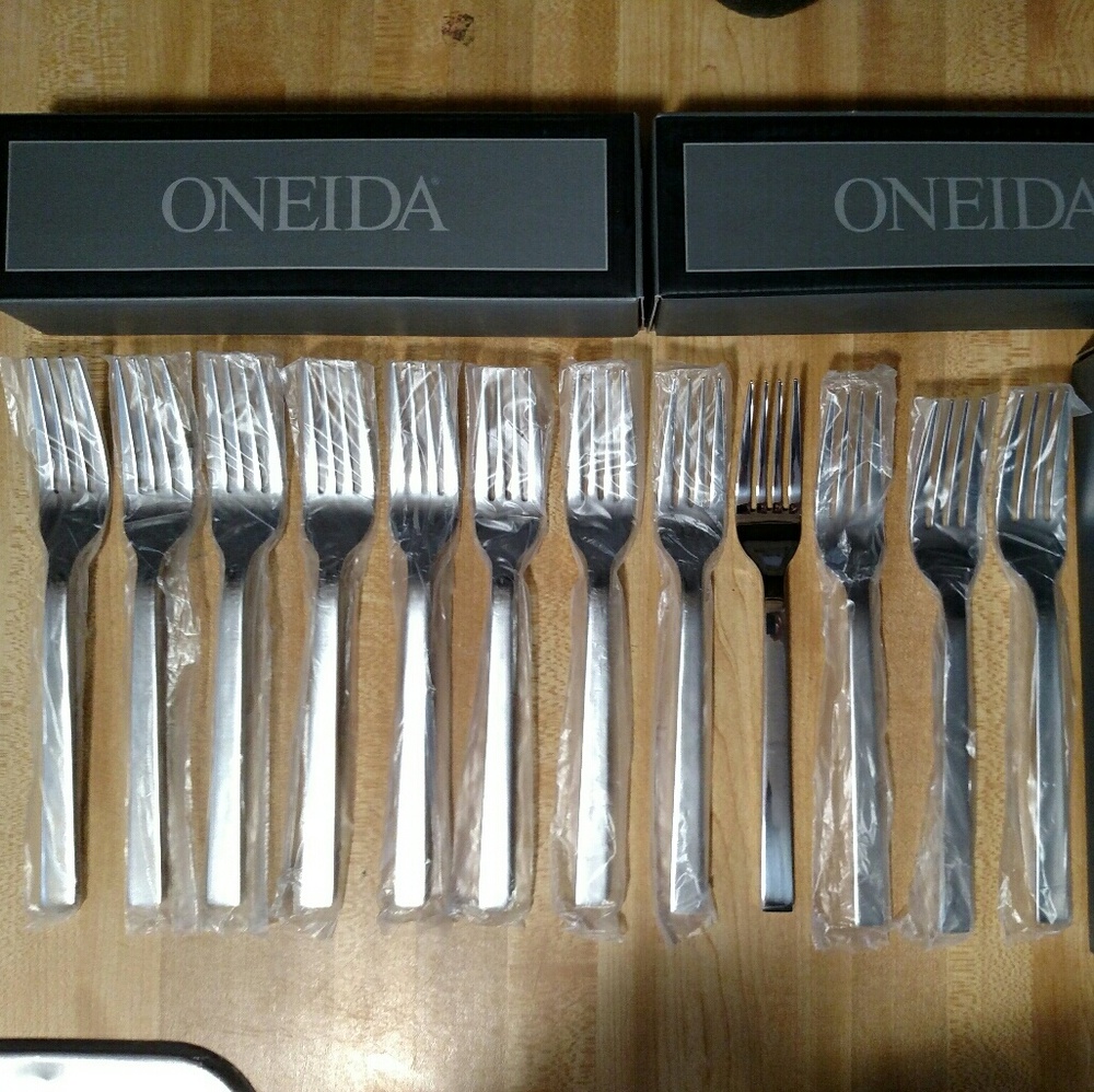 NEW Oneida Chef's Table Dinner Fork set of 12
